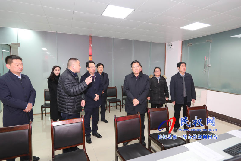 縣領(lǐng)導看望慰問春節(jié)期間堅守崗位的一線工作人員 縣領(lǐng)導看望慰問春節(jié)期間堅守崗位的一線工作人員