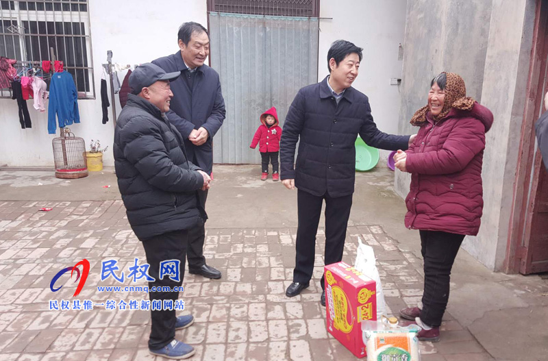 縣委常委、宣傳部長屠志遠到莊子鎮(zhèn)召開脫貧攻堅責(zé)任組長座談會并走訪慰問貧困戶