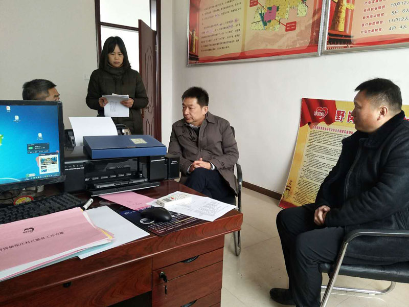 縣委常委、縣委辦公室主任孟亞松到野崗鎮(zhèn)檢查督導(dǎo)脫貧攻堅總攻工作