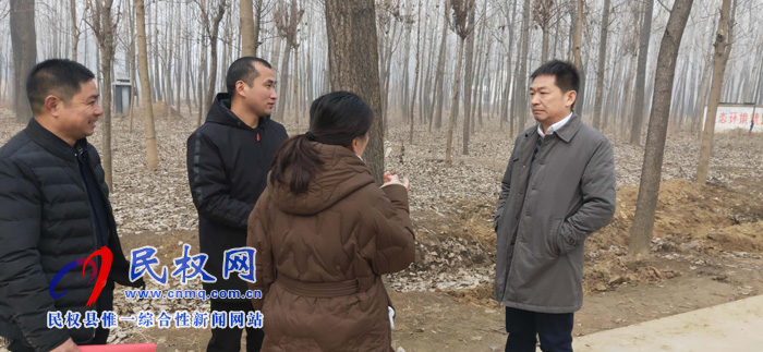 縣委常委、縣委辦公室主任孟亞松到野崗鎮(zhèn)督導(dǎo)脫貧攻堅(jiān)和村容戶貌工作