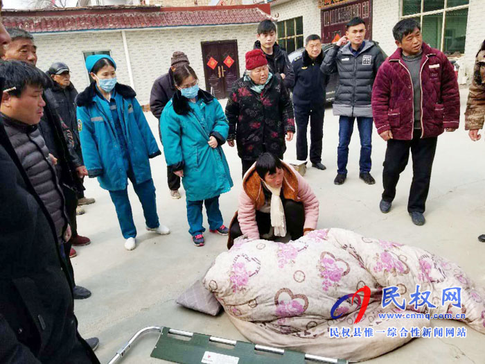 孫六鎮(zhèn)：八旬老人院內(nèi)暈倒，幫扶干部熱心救助