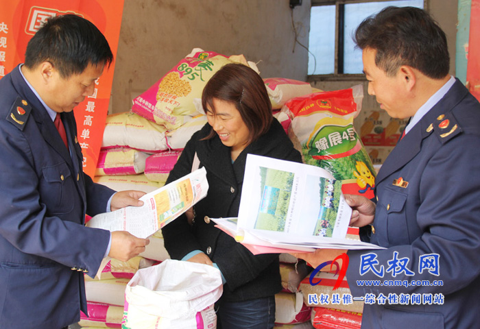 縣工商質(zhì)監(jiān)局開展種子市場檢查確保農(nóng)民買上“放心種子” 縣工商質(zhì)監(jiān)局開展種子市場檢查確保農(nóng)民買上“放心種子”