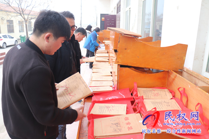 野崗鎮(zhèn)280名教師充當模擬脫貧大考調(diào)查問卷人