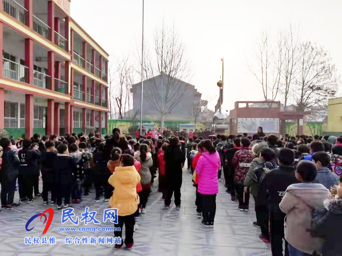 踐行十九大精神，做文明少年——伯黨鄉(xiāng)伯西小學(xué)升旗儀式