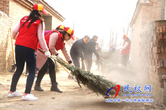 民權(quán)縣供電公司:“電雷鋒”來了貧困村靚了 民權(quán)縣供電公司:“電雷鋒”來了貧困村靚了