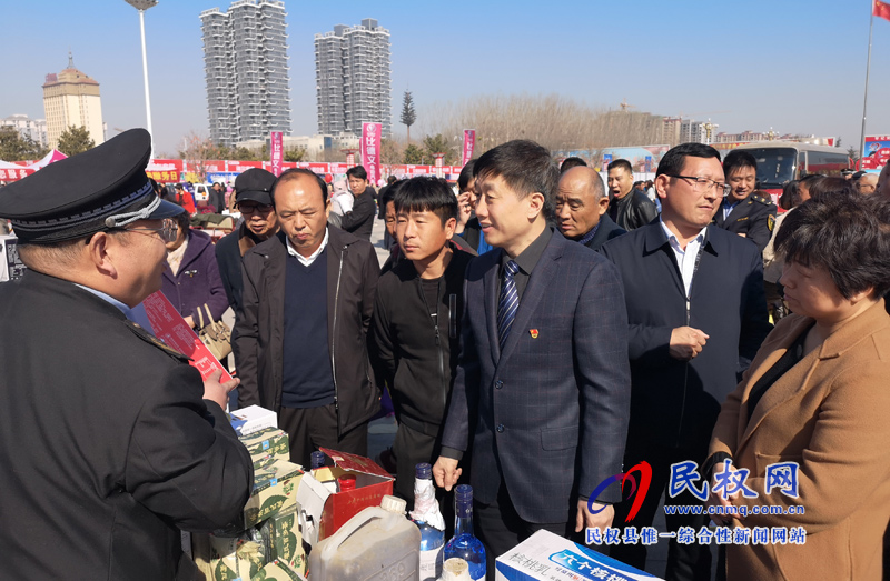 我縣舉行“3.15國(guó)際消費(fèi)者權(quán)益日”宣傳活動(dòng) 我縣舉行“3.15國(guó)際消費(fèi)者權(quán)益日”宣傳活動(dòng)