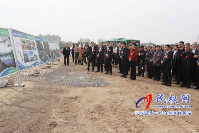 縣人大代表集中視察我縣重點項目建設(shè) 縣人大代表集中視察我縣重點項目建設(shè)