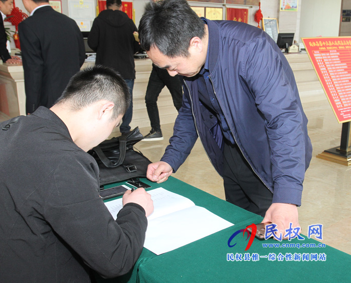 民權(quán)人大代表陸續(xù)報(bào)到 滿懷激情為民“代言” 民權(quán)人大代表陸續(xù)報(bào)到 滿懷激情為民“代言”