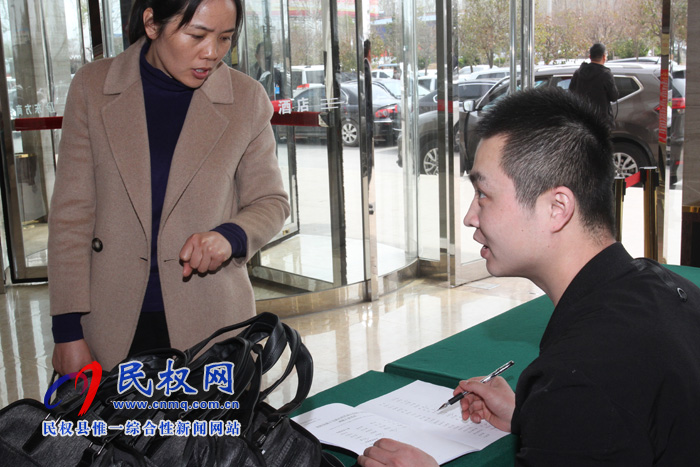 民權(quán)人大代表陸續(xù)報(bào)到 滿懷激情為民“代言” 民權(quán)人大代表陸續(xù)報(bào)到 滿懷激情為民“代言”