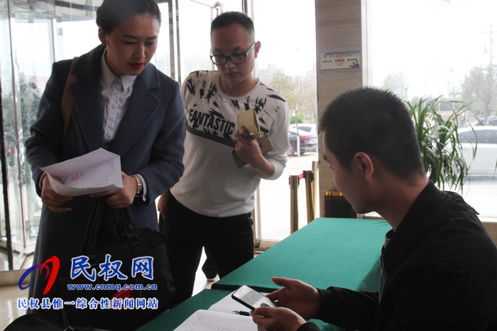 民權(quán)人大代表陸續(xù)報(bào)到 滿懷激情為民“代言” 民權(quán)人大代表陸續(xù)報(bào)到 滿懷激情為民“代言”
