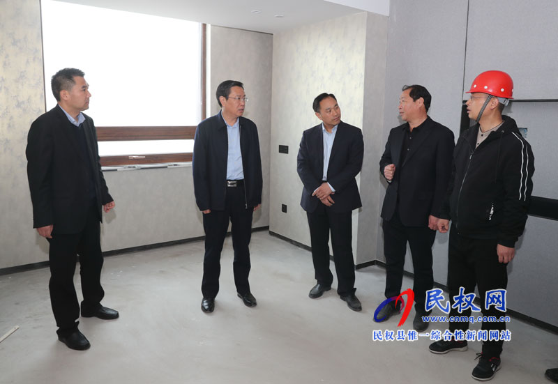 縣委書記姬脈常查看我縣中泰開元名庭酒店建設(shè)進展情況 縣委書記姬脈常查看我縣中泰開元名庭酒店建設(shè)進展情況