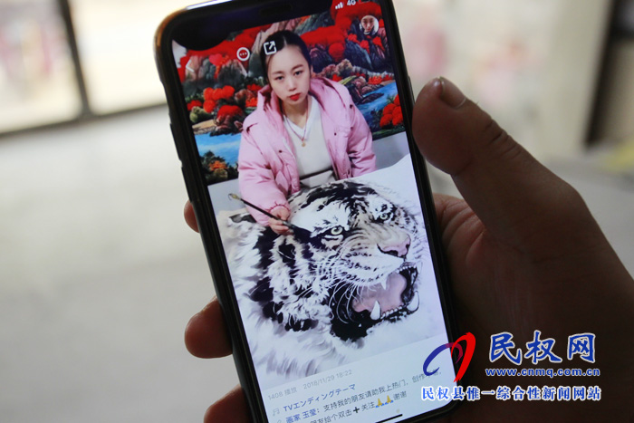 中國畫虎第一村：河南26歲小伙直播賣畫，一場賣出40多幅