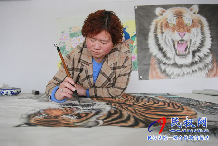中國畫虎第一村：河南26歲小伙直播賣畫，一場賣出40多幅