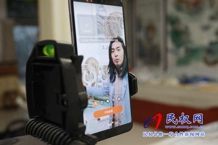 中國畫虎第一村：河南26歲小伙直播賣畫，一場賣出40多幅