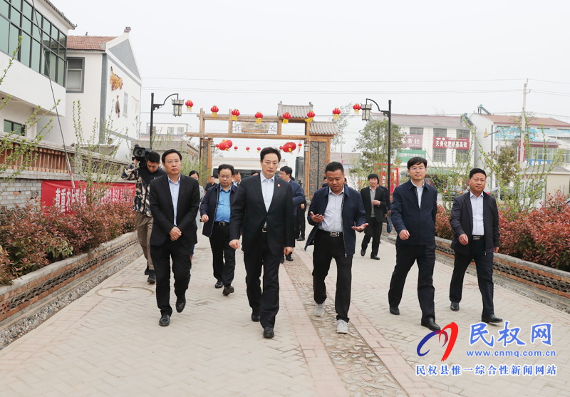 市長(zhǎng)張建慧調(diào)研我縣國(guó)土綠化工作開展情況 市長(zhǎng)張建慧調(diào)研我縣國(guó)土綠化工作開展情況