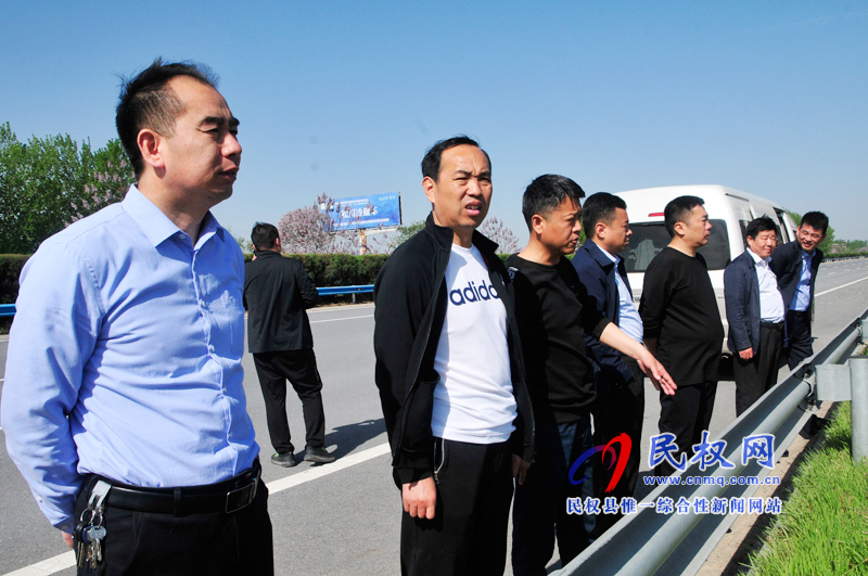 縣領(lǐng)導(dǎo)韓德勇實地調(diào)研國土綠化工作 縣領(lǐng)導(dǎo)韓德勇實地調(diào)研國土綠化工作