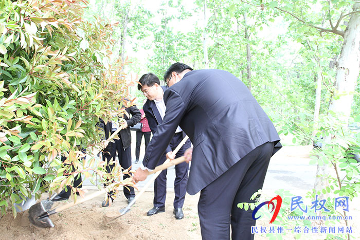 民革省委主委、省政協(xié)副主席李英杰蒞民參加“共植同心林 共圓中國夢”活動