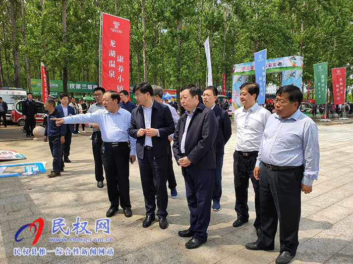 民革省委主委、省政協(xié)副主席李英杰蒞民察看“槐花節(jié)”系列活動(dòng)