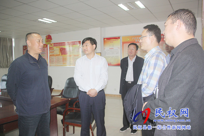 人民日報(bào)河南分社采編中心主任馬躍峰一行到我縣調(diào)研 人民日報(bào)河南分社采編中心主任馬躍峰一行到我縣調(diào)研