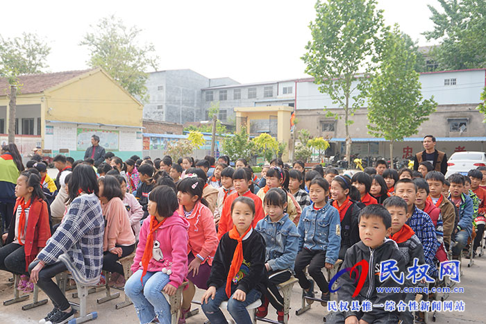 縣文聯(lián)、關工委舉辦傳統(tǒng)文化進校園活動