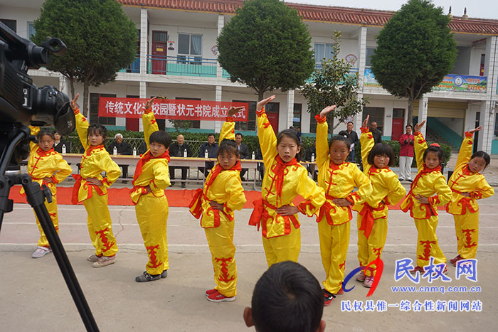 縣文聯(lián)、關工委舉辦傳統(tǒng)文化進校園活動