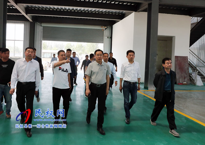 市人大常委會副主任、民權(quán)縣委書記姬脈常查看我縣企業(yè)安全生產(chǎn)和國土綠化工作