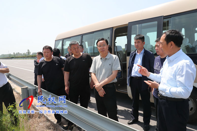 市人大常委會副主任、民權(quán)縣委書記姬脈常查看我縣企業(yè)安全生產(chǎn)和國土綠化工作