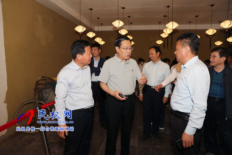 市人大常委會(huì)副主任、民權(quán)縣委書記姬脈常指導(dǎo)花園鄉(xiāng)趙洪坡村民俗文化節(jié)及五一安保工作