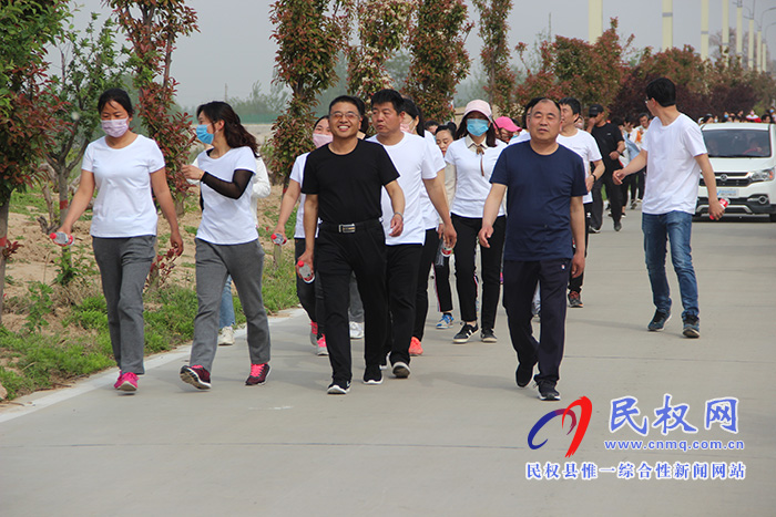 民權(quán)縣南華學(xué)校舉行教職工“徒步健身”活動(dòng) 民權(quán)縣南華學(xué)校舉行教職工“徒步健身”活動(dòng)