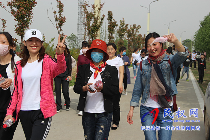 民權(quán)縣南華學(xué)校舉行教職工“徒步健身”活動(dòng) 民權(quán)縣南華學(xué)校舉行教職工“徒步健身”活動(dòng)