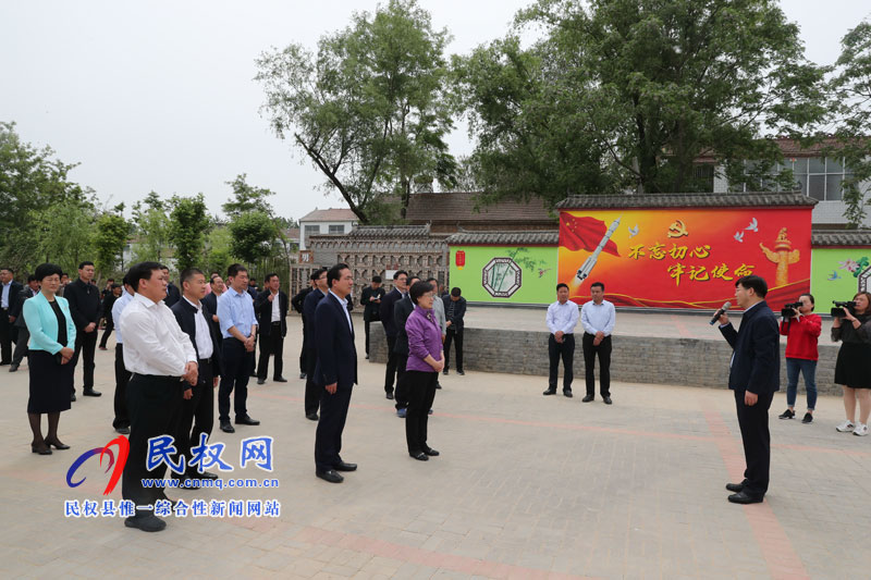 全市2019年第一季度農(nóng)村人居環(huán)境觀摩團(tuán)蒞臨我縣 全市2019年第一季度農(nóng)村人居環(huán)境觀摩團(tuán)蒞臨我縣