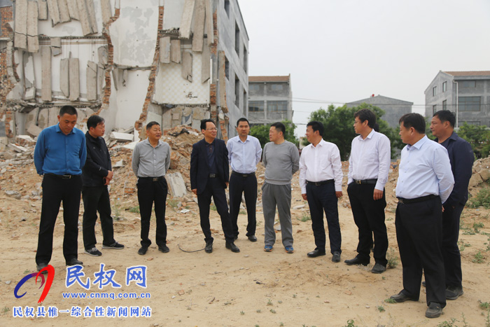 縣委常委、常務副縣長李啟峰查看我縣綠化和重點拆遷工作