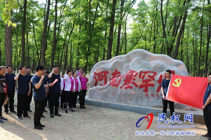 “保障民生 健康同行”縣人社局與縣醫(yī)保局?jǐn)y手開展徒步競賽活動 “保障民生 健康同行”縣人社局與縣醫(yī)保局?jǐn)y手開展徒步競賽活動