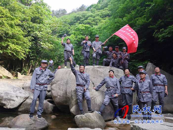縣水利局“弘揚(yáng)大別山精神,堅定信仰跟黨走” 縣水利局“弘揚(yáng)大別山精神,堅定信仰跟黨走”