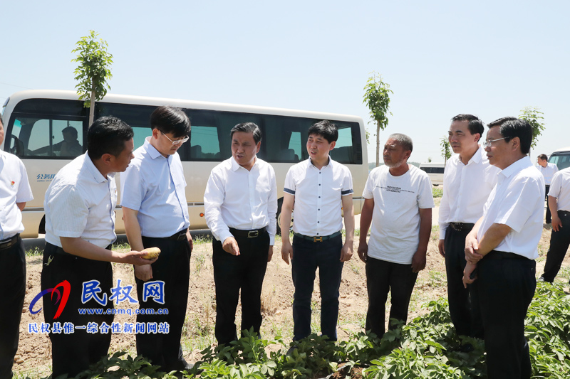 副省長武國定蒞民調(diào)研糧食安全和脫貧攻堅工作