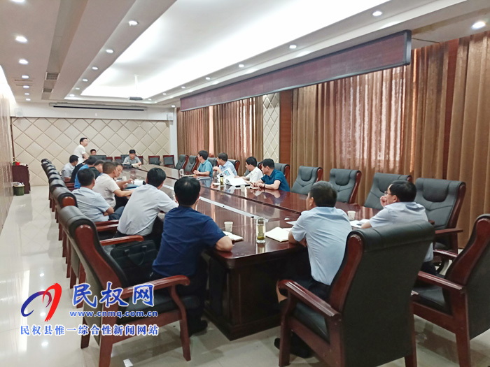 縣委副書記、縣長張團(tuán)結(jié)實地察看我縣重點項目建設(shè)情況