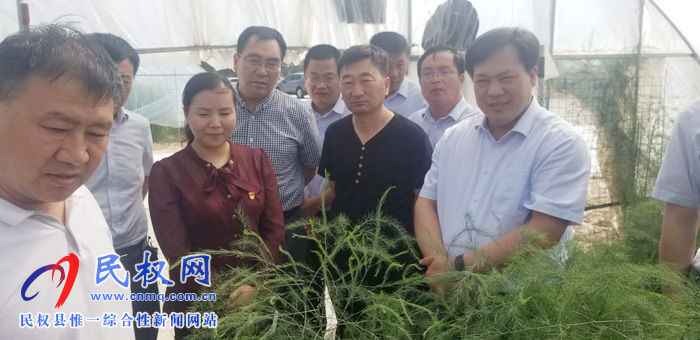 睢陽區(qū)副區(qū)長楊光磊一行到我縣考察農(nóng)業(yè)種植業(yè)結(jié)構(gòu)調(diào)整工作 睢陽區(qū)副區(qū)長楊光磊一行到我縣考察農(nóng)業(yè)種植業(yè)結(jié)構(gòu)調(diào)整工作