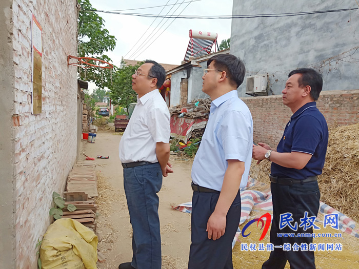 市委常委、常務(wù)副市長(zhǎng)吳祖明到我縣龍?zhí)伶?zhèn)邢莊村開展“三?五”基層工作日活動(dòng)