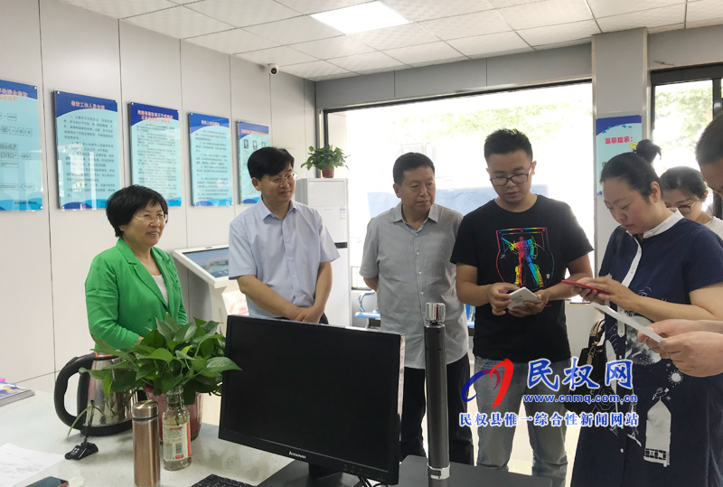 市統(tǒng)計(jì)局黨組書記、局長(zhǎng)王偉岸到我縣檢查第四次全國(guó)經(jīng)濟(jì)普查數(shù)據(jù)