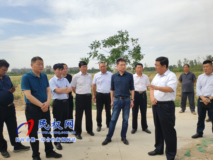縣委常委、縣委辦公室主任孟亞松到溫泉康養(yǎng)特色小鎮(zhèn)項目現(xiàn)場辦公