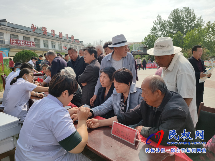 民權(quán):“四下鄉(xiāng)”暨“科技活動周”活動 ?服務(wù)群眾零距離 民權(quán):“四下鄉(xiāng)”暨“科技活動周”活動 ?服務(wù)群眾零距離
