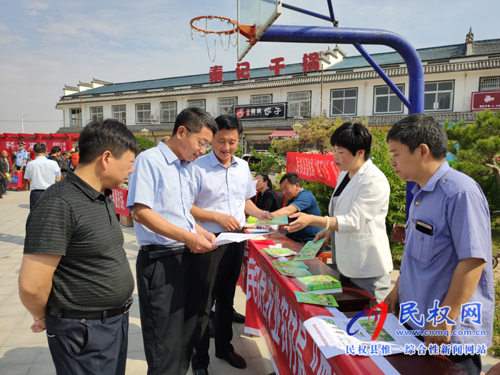 民權(quán):“四下鄉(xiāng)”暨“科技活動周”活動 ?服務(wù)群眾零距離 民權(quán):“四下鄉(xiāng)”暨“科技活動周”活動 ?服務(wù)群眾零距離