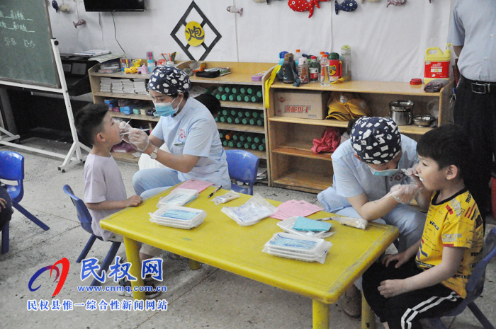 縣政協(xié)開展關(guān)愛兒童口腔健康宣傳活動 縣政協(xié)開展關(guān)愛兒童口腔健康宣傳活動