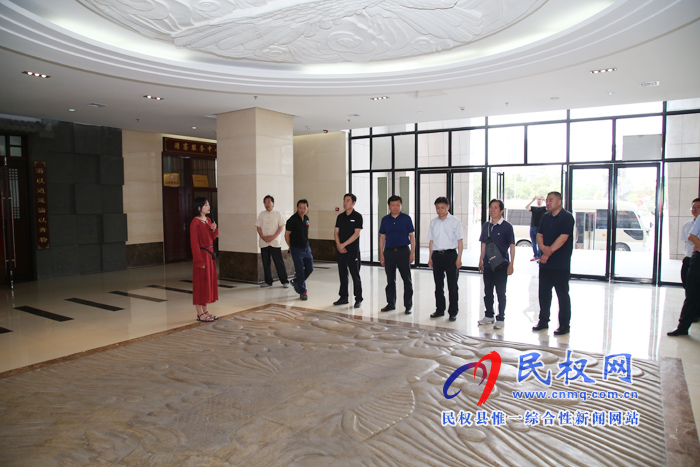 河南省詩(shī)歌學(xué)會(huì)采風(fēng)團(tuán)到我縣開展文學(xué)采風(fēng)活動(dòng) 河南省詩(shī)歌學(xué)會(huì)采風(fēng)團(tuán)到我縣開展文學(xué)采風(fēng)活動(dòng)