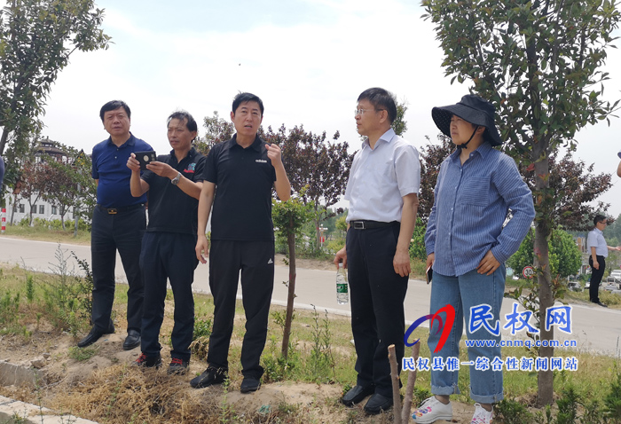 河南省詩(shī)歌學(xué)會(huì)采風(fēng)團(tuán)到我縣開展文學(xué)采風(fēng)活動(dòng) 河南省詩(shī)歌學(xué)會(huì)采風(fēng)團(tuán)到我縣開展文學(xué)采風(fēng)活動(dòng)