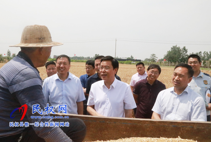 市人大常委會(huì)副主任、縣委書(shū)記姬脈常調(diào)研我縣“三夏”及秸稈禁燒工作