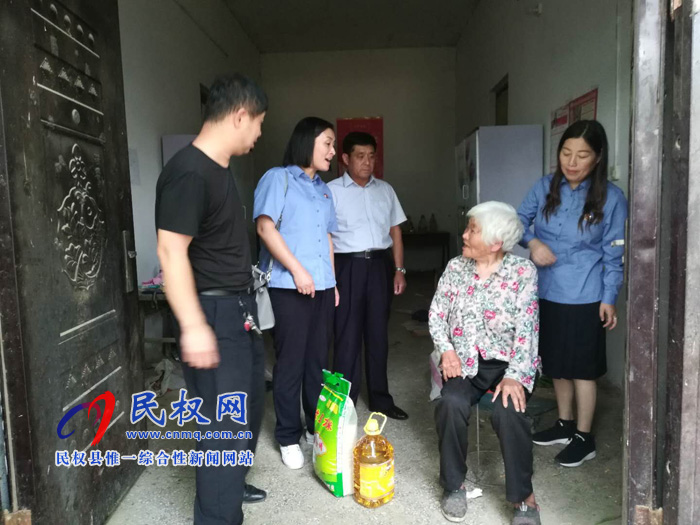 民權(quán)縣人民檢察院開展“三夏幫扶”走訪慰問貧困戶活動(dòng) 民權(quán)縣人民檢察院開展“三夏幫扶”走訪慰問貧困戶活動(dòng)