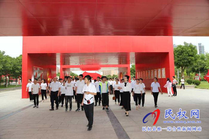 民權縣委組織部在黨建文化公園舉行新黨員入黨宣誓活動 民權縣委組織部在黨建文化公園舉行新黨員入黨宣誓活動