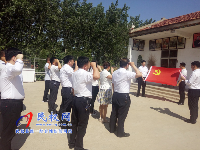 縣委辦公室組織黨員開展“參觀李館地道遺址，弘揚(yáng)紅色革命精神”活動