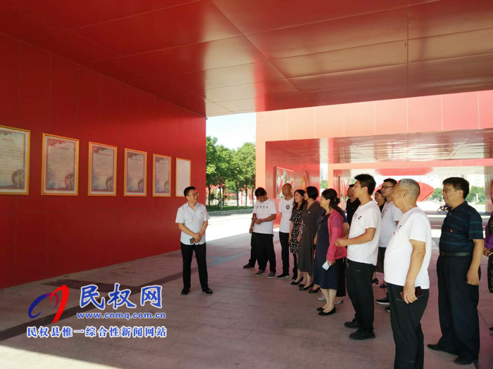 縣畜牧局為慶祝建黨98周年舉行宣誓活動(dòng) 縣畜牧局為慶祝建黨98周年舉行宣誓活動(dòng)